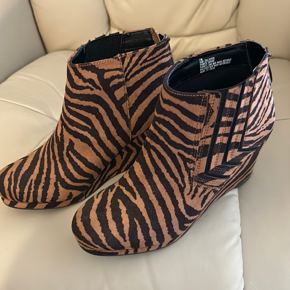 Adorable Sugar ankle boots!